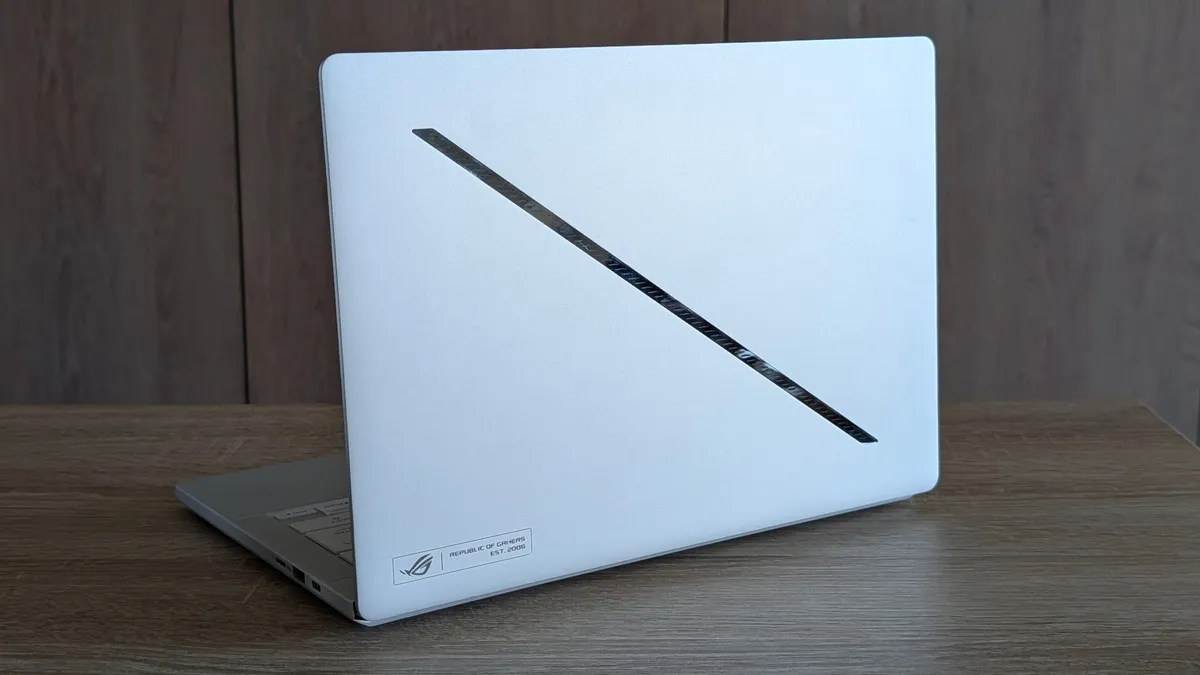 بهترین لپ تاپ گیمینگ سبک و باریک 2025