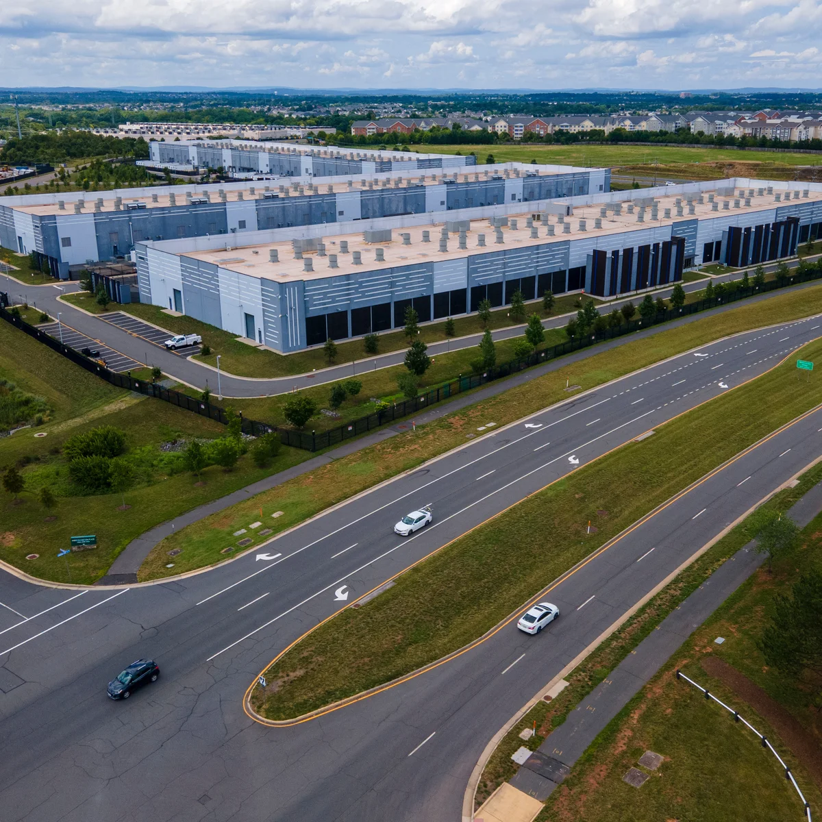 سرمایهگذاری در زیرساختهای داده مرکز هوش مصنوعی