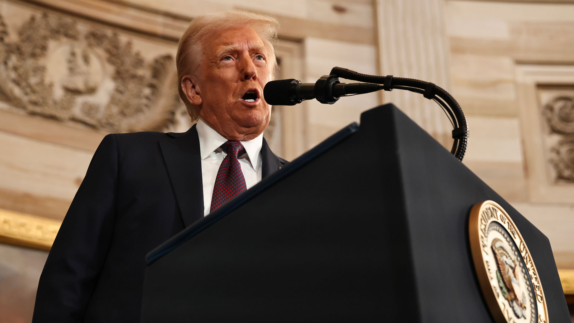 طرح جدید کنگره آمریکا برای گزارش کاهش شغلهای مرتبط با هوش مصنوعی