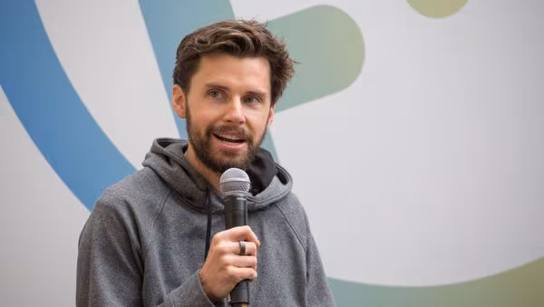 اپلیکیشن دوستیابی اوورتون